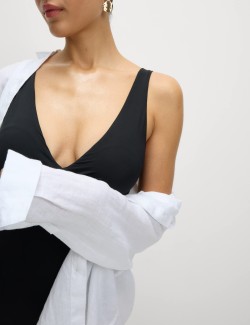 Dekoltové plavky formující bříško