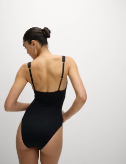 Dekoltové plavky formující bříško