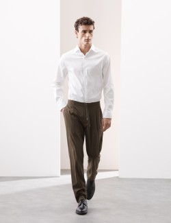 Košile úzkého střihu se strečem a vysokým podílem bavlny, v nežehlivé úpravě