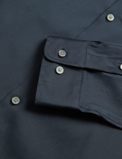 Košile úzkého střihu se strečem a vysokým podílem bavlny, v nežehlivé úpravě