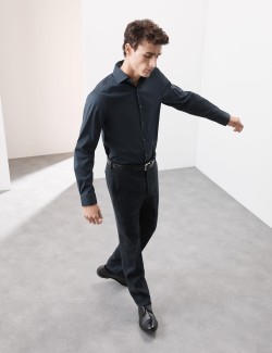 Košile úzkého střihu se strečem a vysokým podílem bavlny, v nežehlivé úpravě