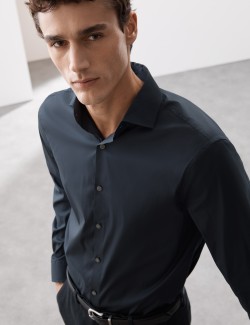 Košile úzkého střihu se strečem a vysokým podílem bavlny, v nežehlivé úpravě