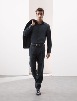 Košile úzkého střihu se strečem a vysokým podílem bavlny, v nežehlivé úpravě