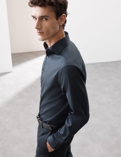 Košile úzkého střihu se strečem a vysokým podílem bavlny, v nežehlivé úpravě