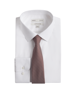 Košile úzkého střihu a kravata, snadné žehlení