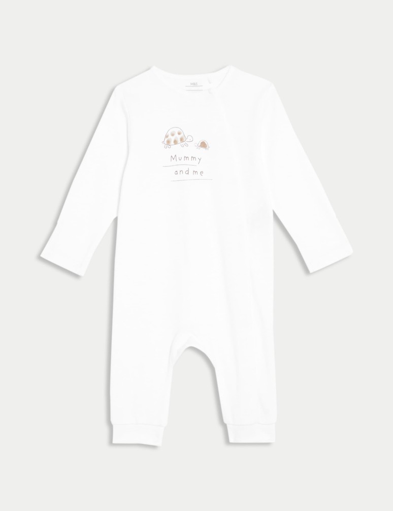 Kombinéza na spaní bez chodidel z čisté bavlny s nápisem „Mummy And Me“ (3,2 kg – 12 měsíců)