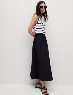 Striped Square Neck Fitted Knitted Vest