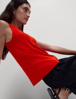 Pletená vesta s kulatým výstřihem