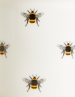 Hrnek s motivem včely