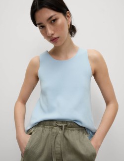 Pletená vesta s kulatým výstřihem