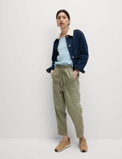 Pletená vesta s kulatým výstřihem