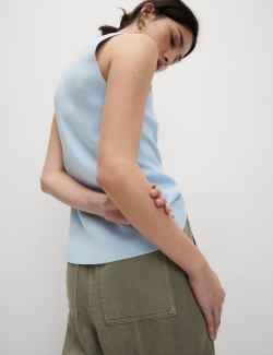 Pletená vesta s kulatým výstřihem