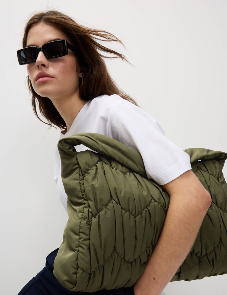 Prošívaná kabelka přes rameno