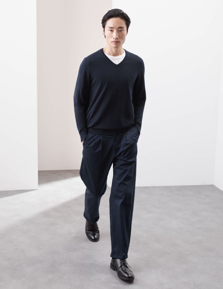 Svetr s výstřihem do V z čisté mimořádně jemné vlny merino