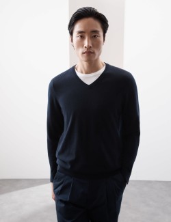 Svetr s výstřihem do V z čisté mimořádně jemné vlny merino