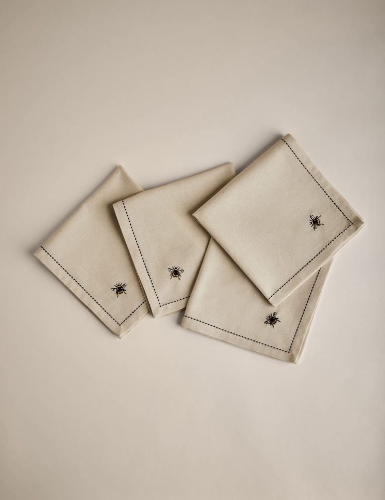 Sada 4 bavlněných vyšívaných ubrousků s včelím motivem