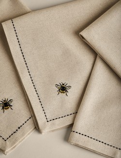 Sada 4 bavlněných vyšívaných ubrousků s včelím motivem