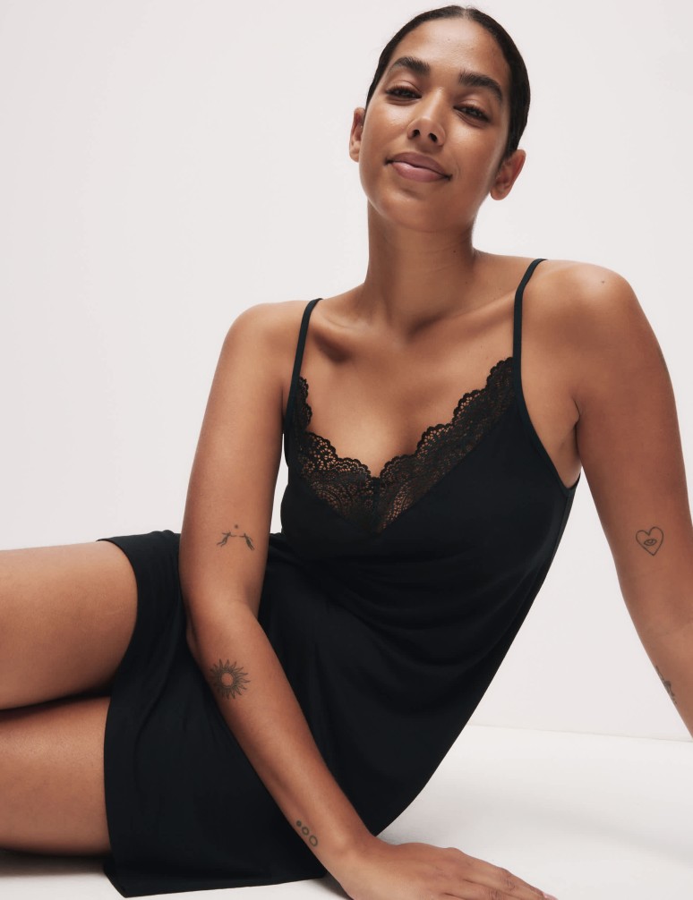 Košilka s krajkovými detailem