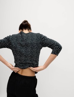 Top z čisté bavlny s lodičkovým výstřihem a potiskem, přiléhavý střih