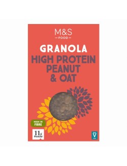 Směs celozrnných ovesných vloček, sójových vloček a křupinek a hrudek z posekaných arašídů smíchaná s praženými půlenými arašídy