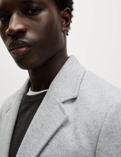 Kabát s fazonovým límcem