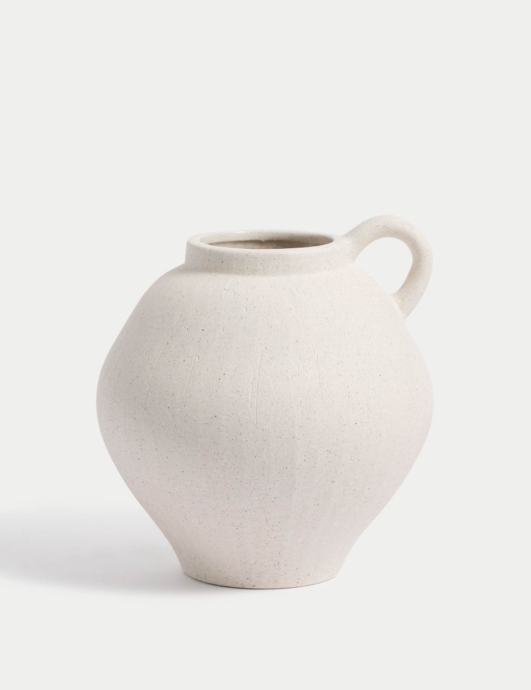 Malá keramická váza s tvarovanou rukojetí