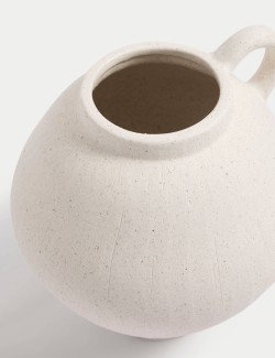 Malá keramická váza s tvarovanou rukojetí