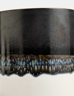 Hrnek s reagujícím povrchem