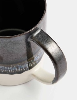 Hrnek s reagujícím povrchem