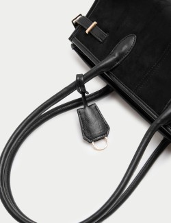 Semišová kabelka přes rameno s přezkou
