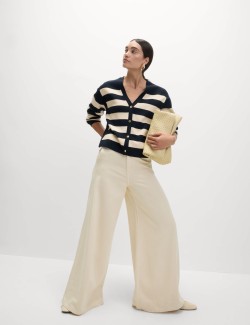 Pruhovaný kardigan s výstřihem do V, měkký na dotek