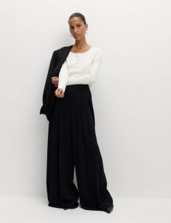 Barvený top s rozhalenkou s vysokým podílem bavlny