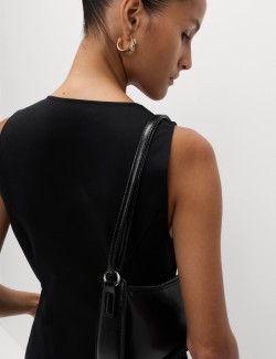 Top se zvýrazněným pasem a mašlí