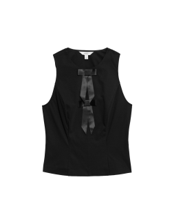 Top se zvýrazněným pasem a mašlí