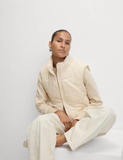 Krátká prošívaná vesta s technologií Thermowarmth™