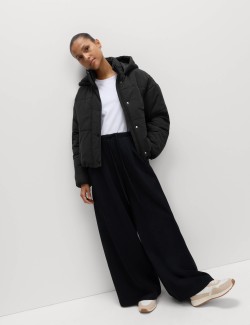 Prošívaná bunda s kapucí s technologií Thermowarmth™