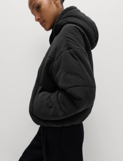 Prošívaná bunda s kapucí s technologií Thermowarmth™