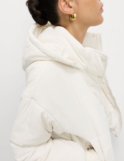 Prošívaná bunda s kapucí s technologií Thermowarmth™