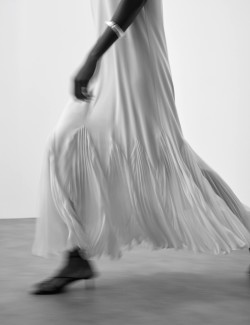 Maxi šaty s vysokým pasem