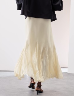 Maxi šaty s vysokým pasem