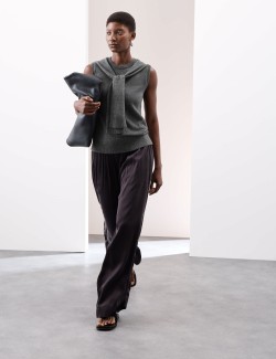 Pletená vesta s bohatou texturou se zavazováním vpředu z merino vlny