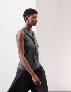 Pletená vesta s bohatou texturou se zavazováním vpředu z merino vlny