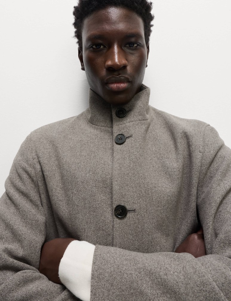 Kabát se stojacím límcem