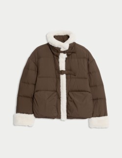 Zkrácená péřová bunda s umělou kožešinou