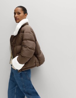 Zkrácená péřová bunda s umělou kožešinou