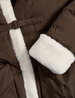 Zkrácená péřová bunda s umělou kožešinou