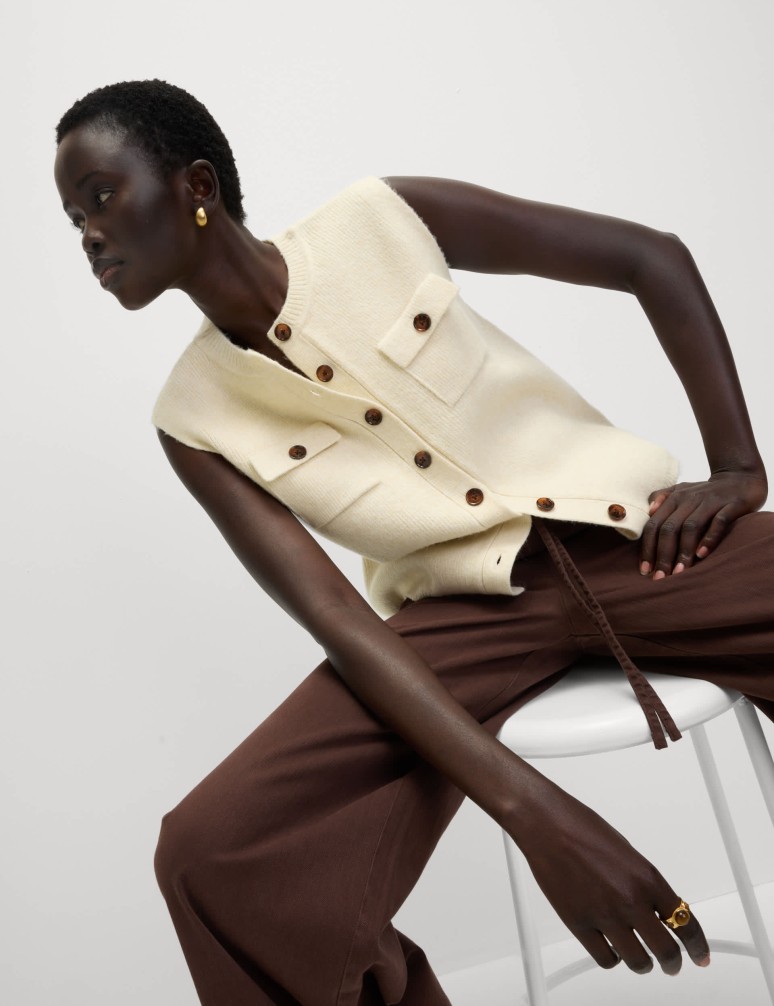 Pletený vestový kabát z mraky s kapsami a kulatým výstřihem