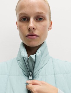 Prošívaná vesta se stojáčkem