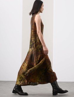 Midi šaty sloupového střihu se zvířecím potiskem