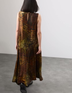 Midi šaty sloupového střihu se zvířecím potiskem